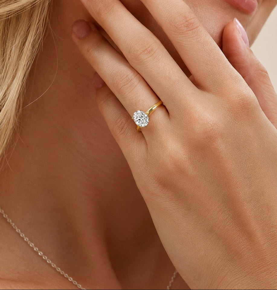 4-Prong Oval Cut Solitaire Moissanite Ring